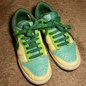 Nike Dunks glow In the dark size 7Y